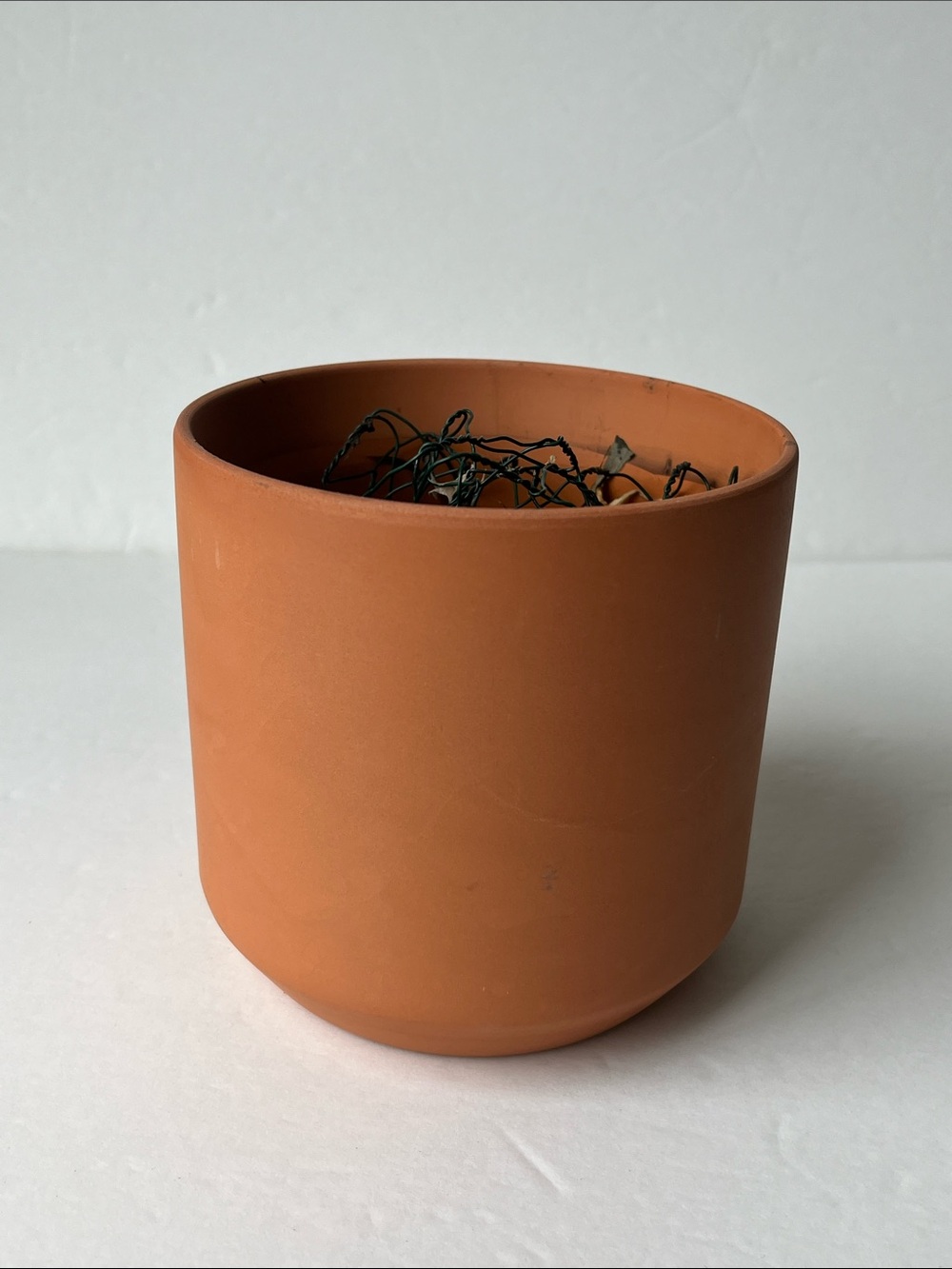 Flower Arranging Vase Terracotta Ceramic Floral Pot with Chicken Wire